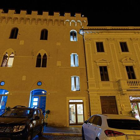 Piazza Del Mercato L'Aquila Exterior photo